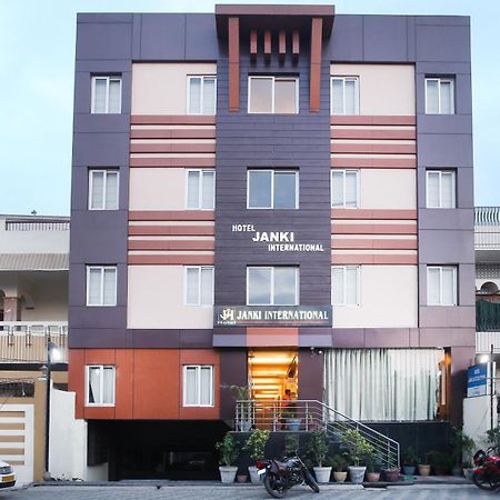 Hotel Janki International 3 Km From Kashi Vishwanath Temple Free Pickup From Railway Station Varanasi Dış mekan fotoğraf