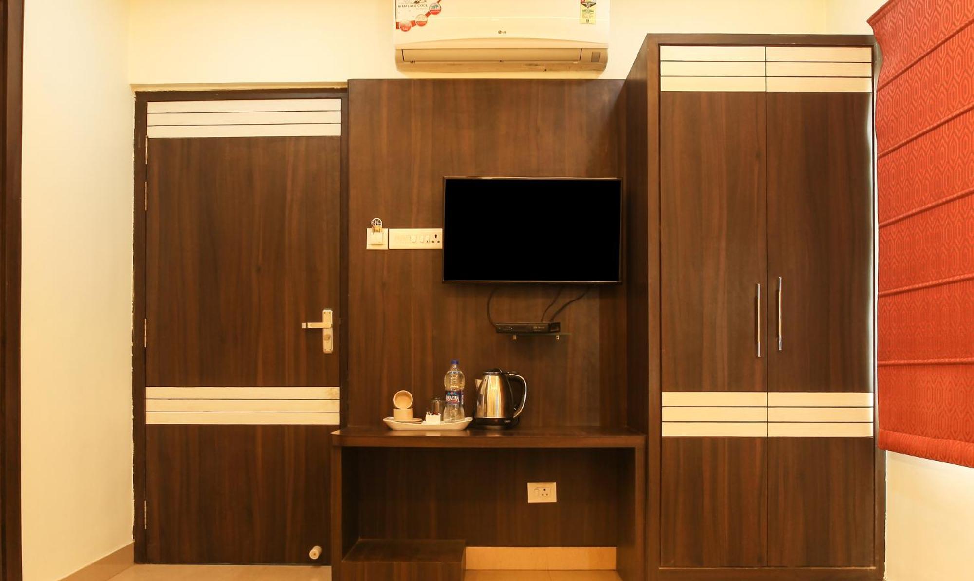 Hotel Janki International 3 Km From Kashi Vishwanath Temple Free Pickup From Railway Station Varanasi Dış mekan fotoğraf