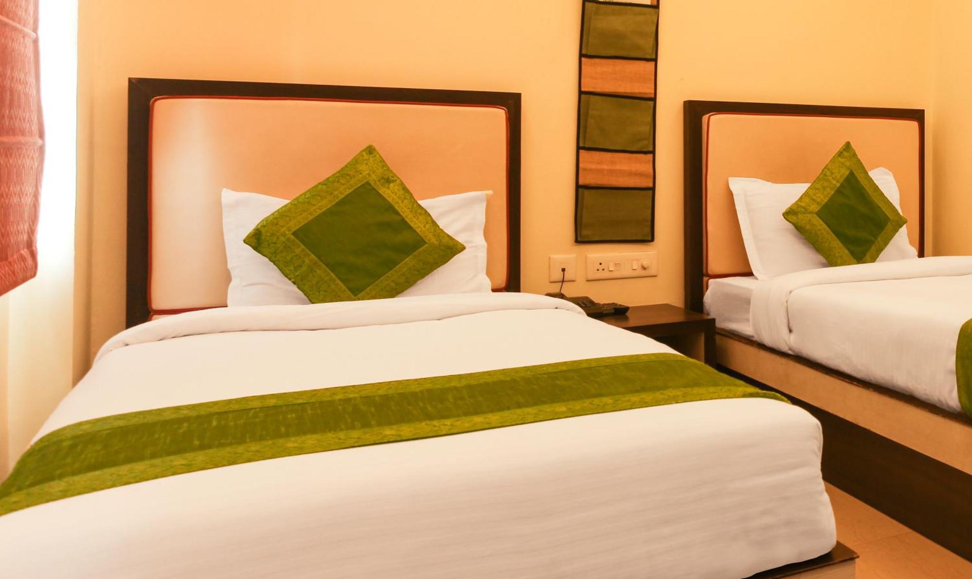 Hotel Janki International 3 Km From Kashi Vishwanath Temple Free Pickup From Railway Station Varanasi Dış mekan fotoğraf