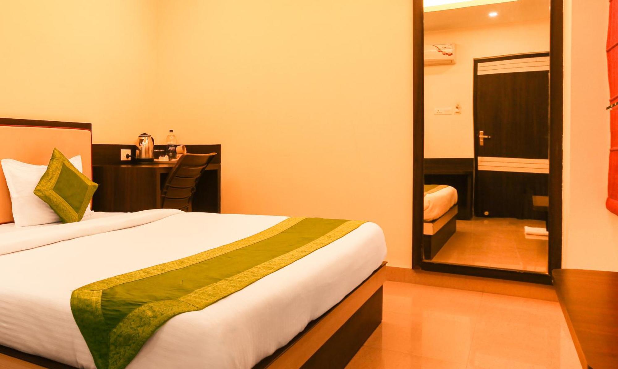Hotel Janki International 3 Km From Kashi Vishwanath Temple Free Pickup From Railway Station Varanasi Dış mekan fotoğraf