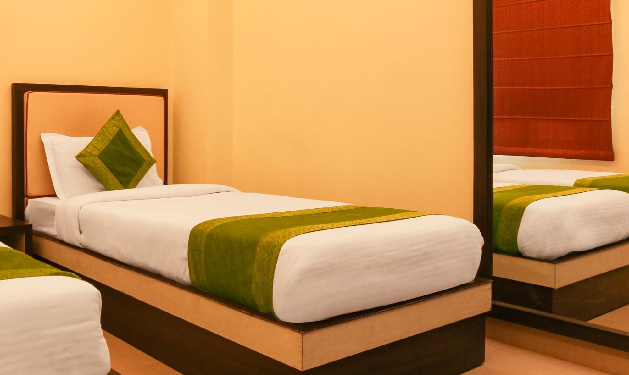 Hotel Janki International 3 Km From Kashi Vishwanath Temple Free Pickup From Railway Station Varanasi Dış mekan fotoğraf