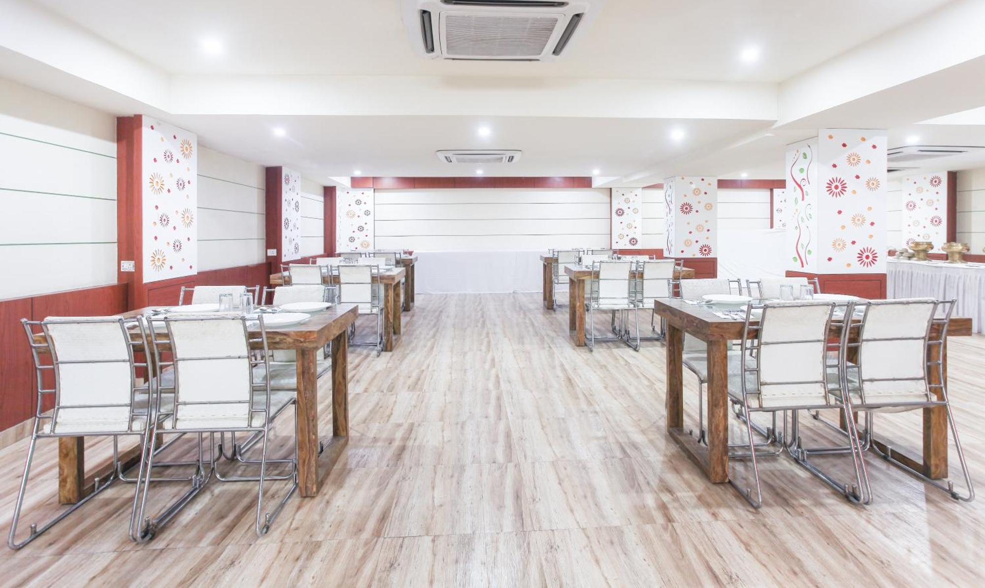 Hotel Janki International 3 Km From Kashi Vishwanath Temple Free Pickup From Railway Station Varanasi Dış mekan fotoğraf