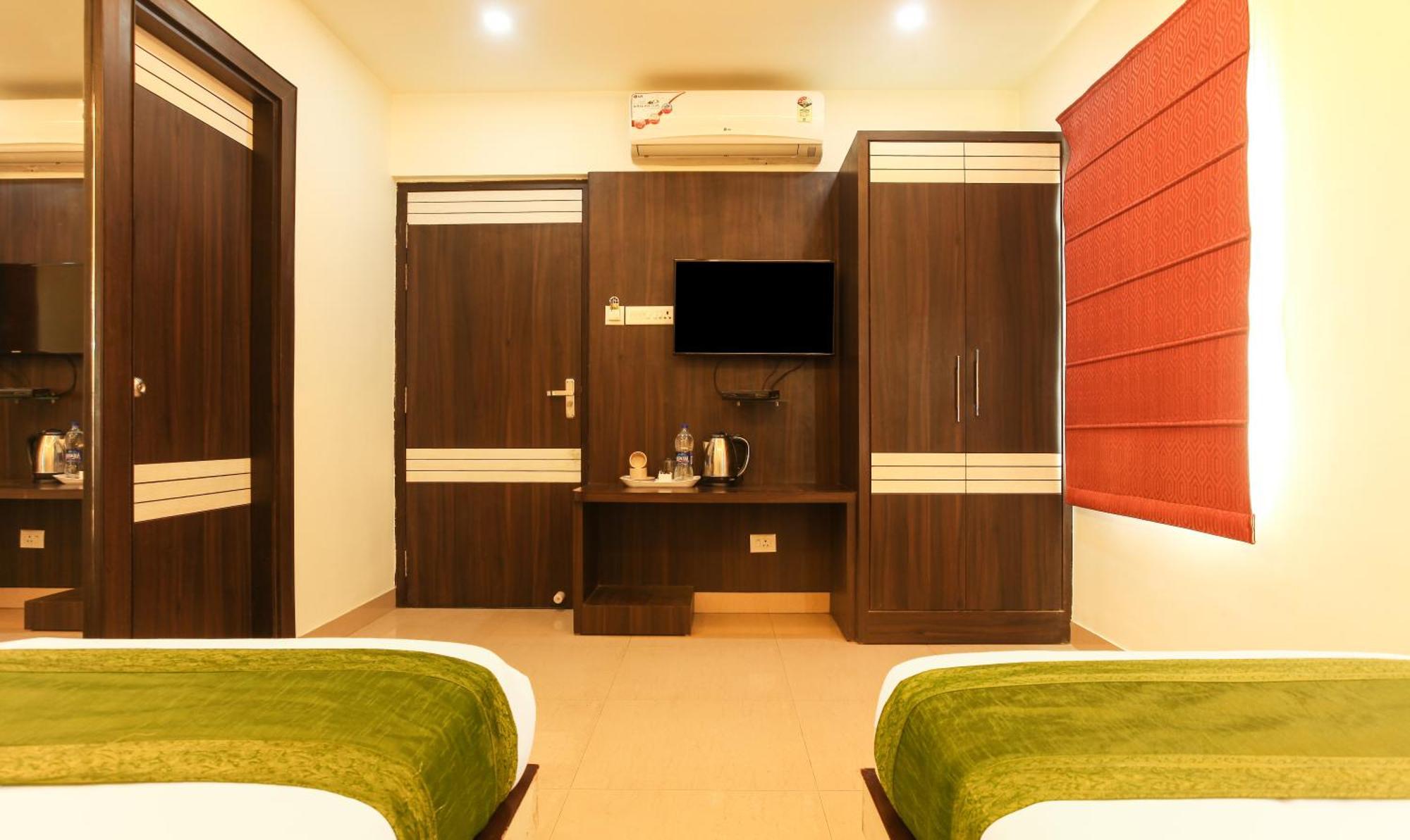 Hotel Janki International 3 Km From Kashi Vishwanath Temple Free Pickup From Railway Station Varanasi Dış mekan fotoğraf