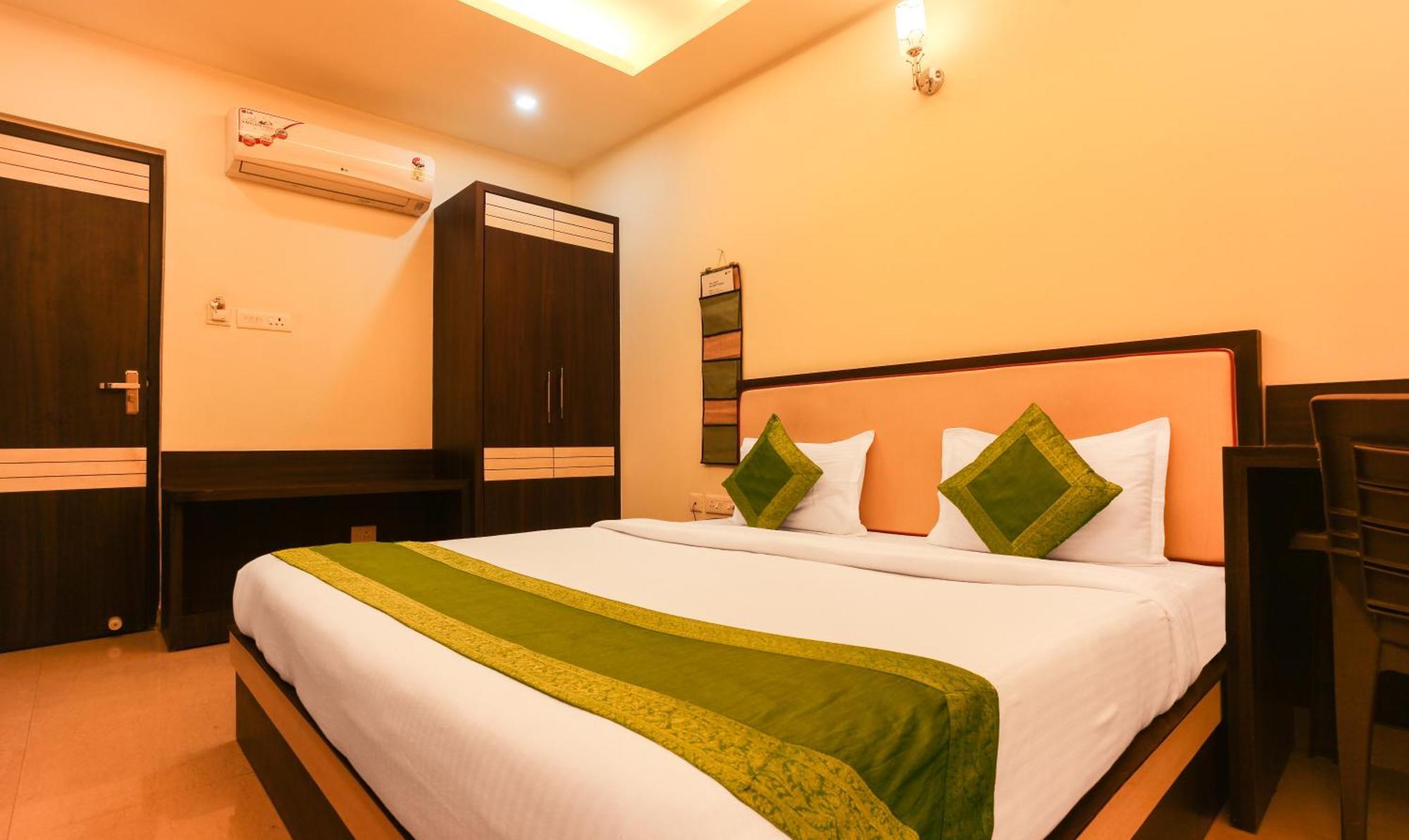 Hotel Janki International 3 Km From Kashi Vishwanath Temple Free Pickup From Railway Station Varanasi Dış mekan fotoğraf
