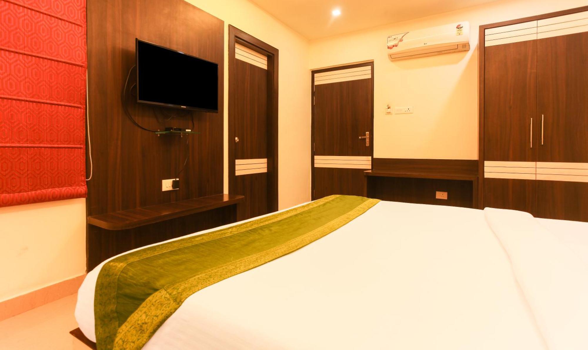 Hotel Janki International 3 Km From Kashi Vishwanath Temple Free Pickup From Railway Station Varanasi Dış mekan fotoğraf