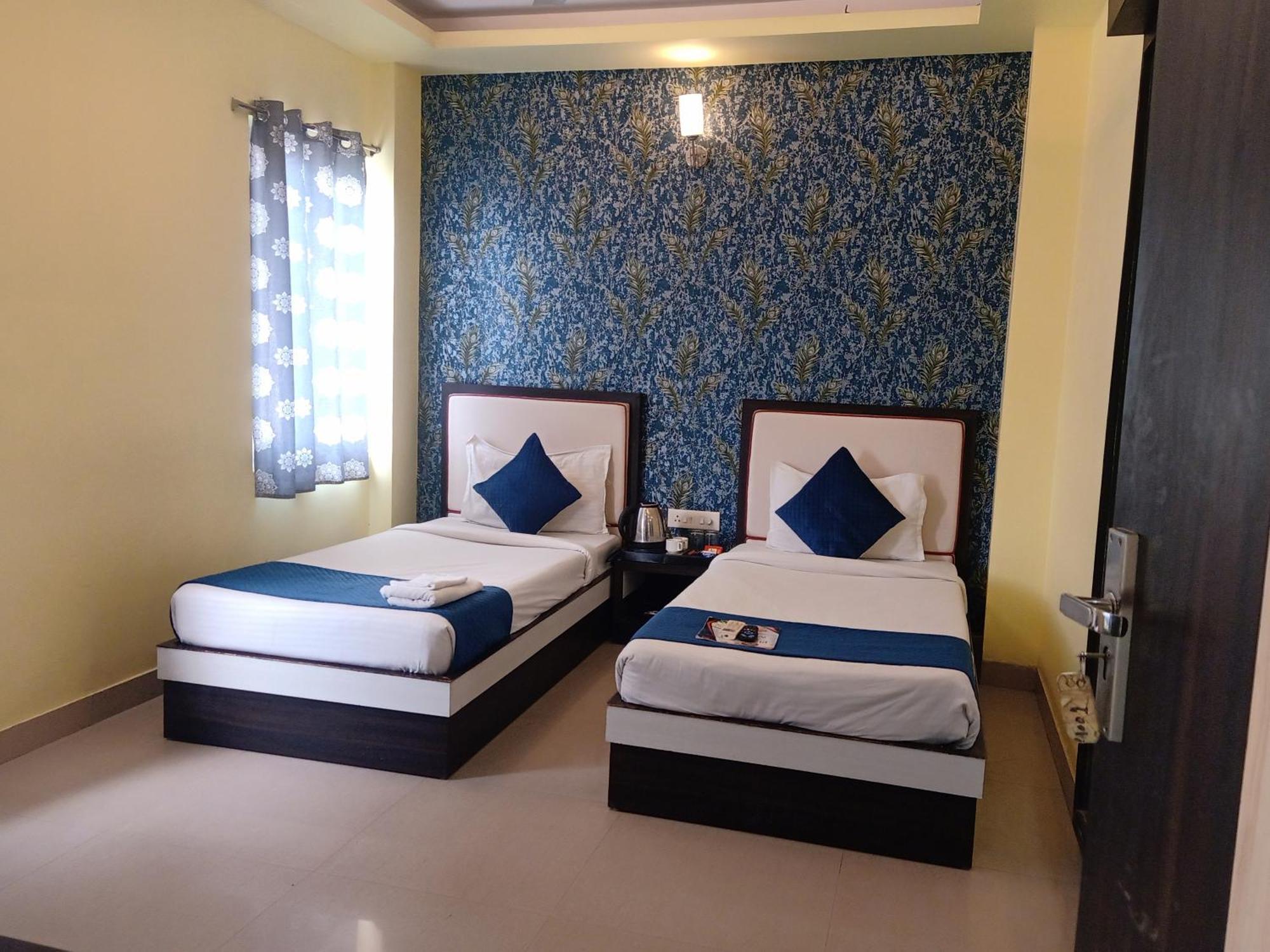 Hotel Janki International 3 Km From Kashi Vishwanath Temple Free Pickup From Railway Station Varanasi Dış mekan fotoğraf