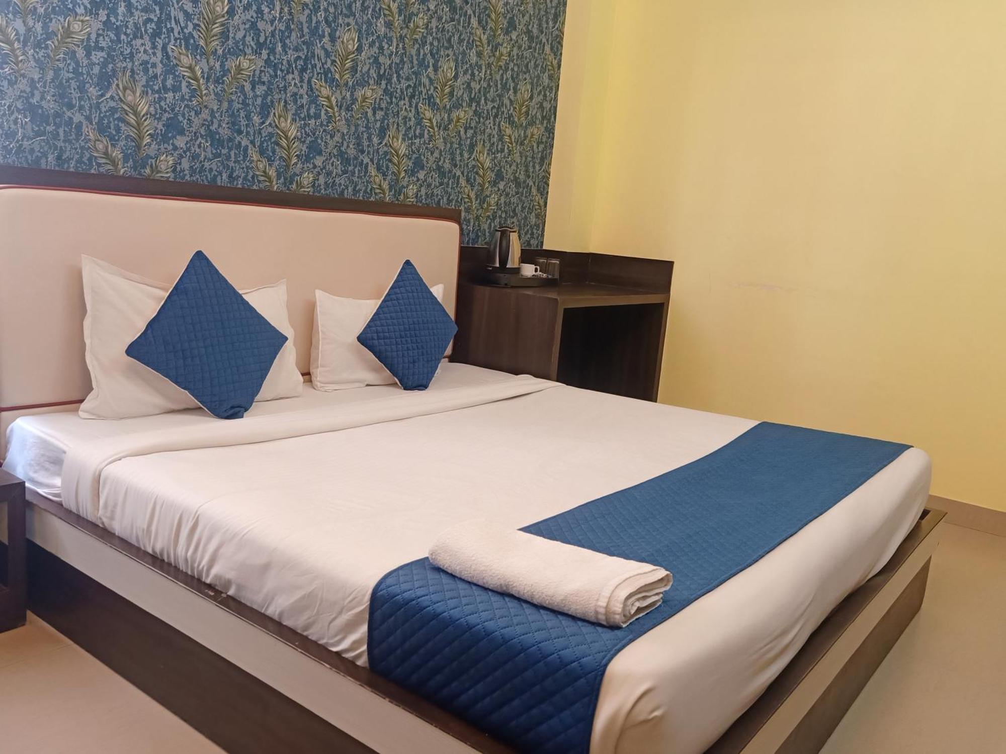 Hotel Janki International 3 Km From Kashi Vishwanath Temple Free Pickup From Railway Station Varanasi Dış mekan fotoğraf