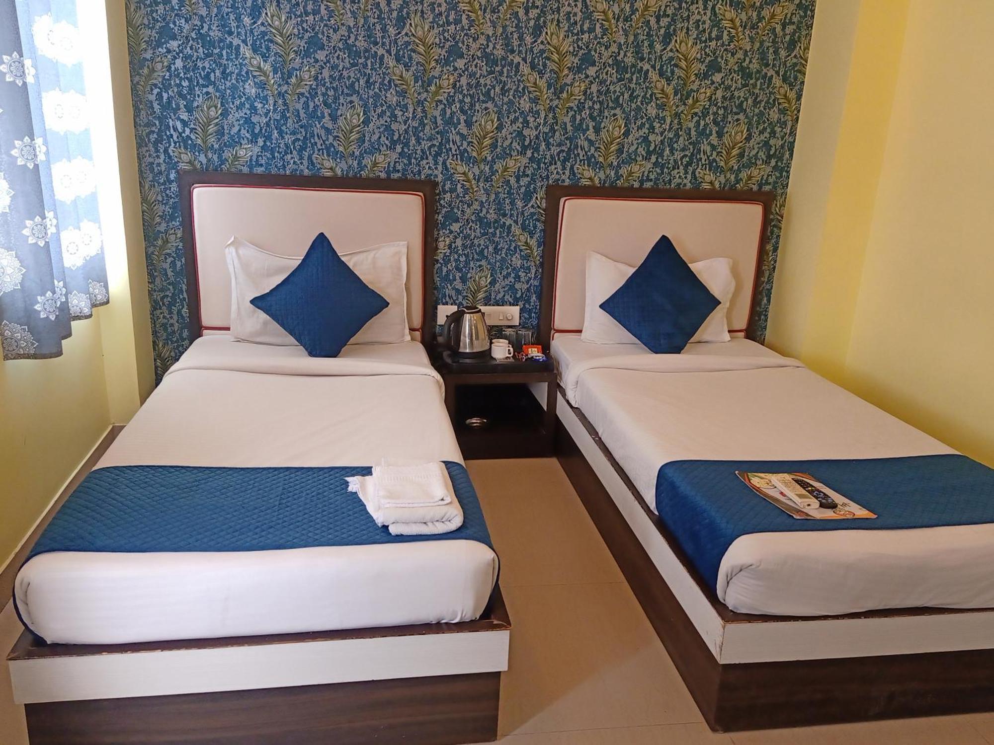 Hotel Janki International 3 Km From Kashi Vishwanath Temple Free Pickup From Railway Station Varanasi Dış mekan fotoğraf