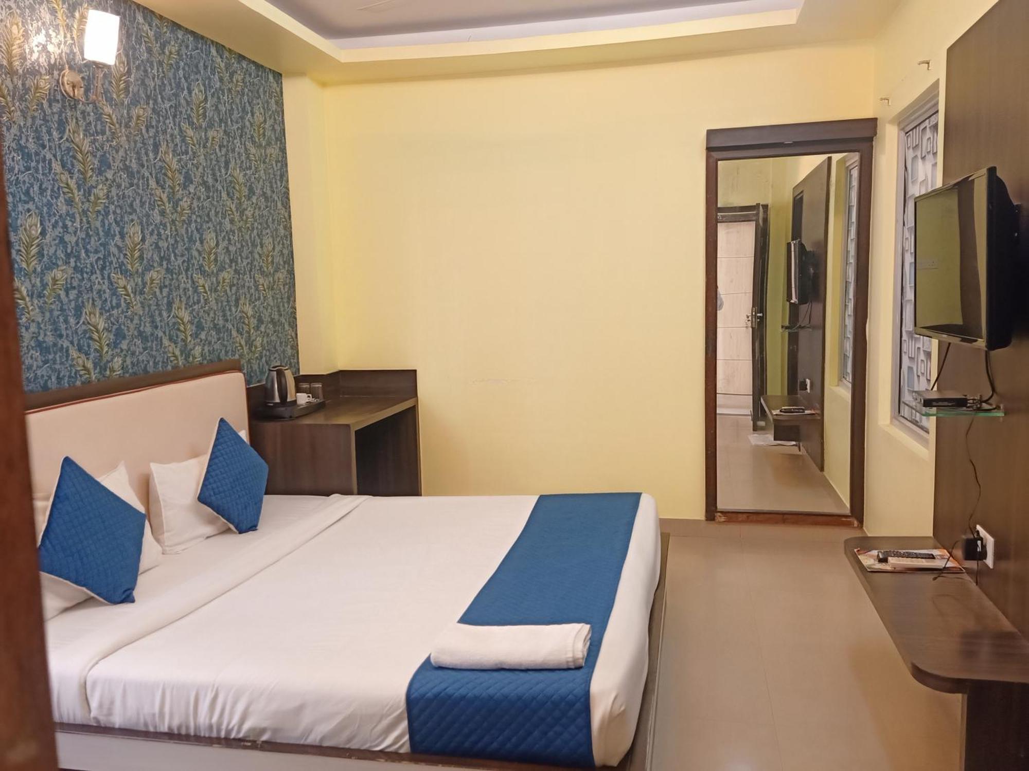 Hotel Janki International 3 Km From Kashi Vishwanath Temple Free Pickup From Railway Station Varanasi Dış mekan fotoğraf