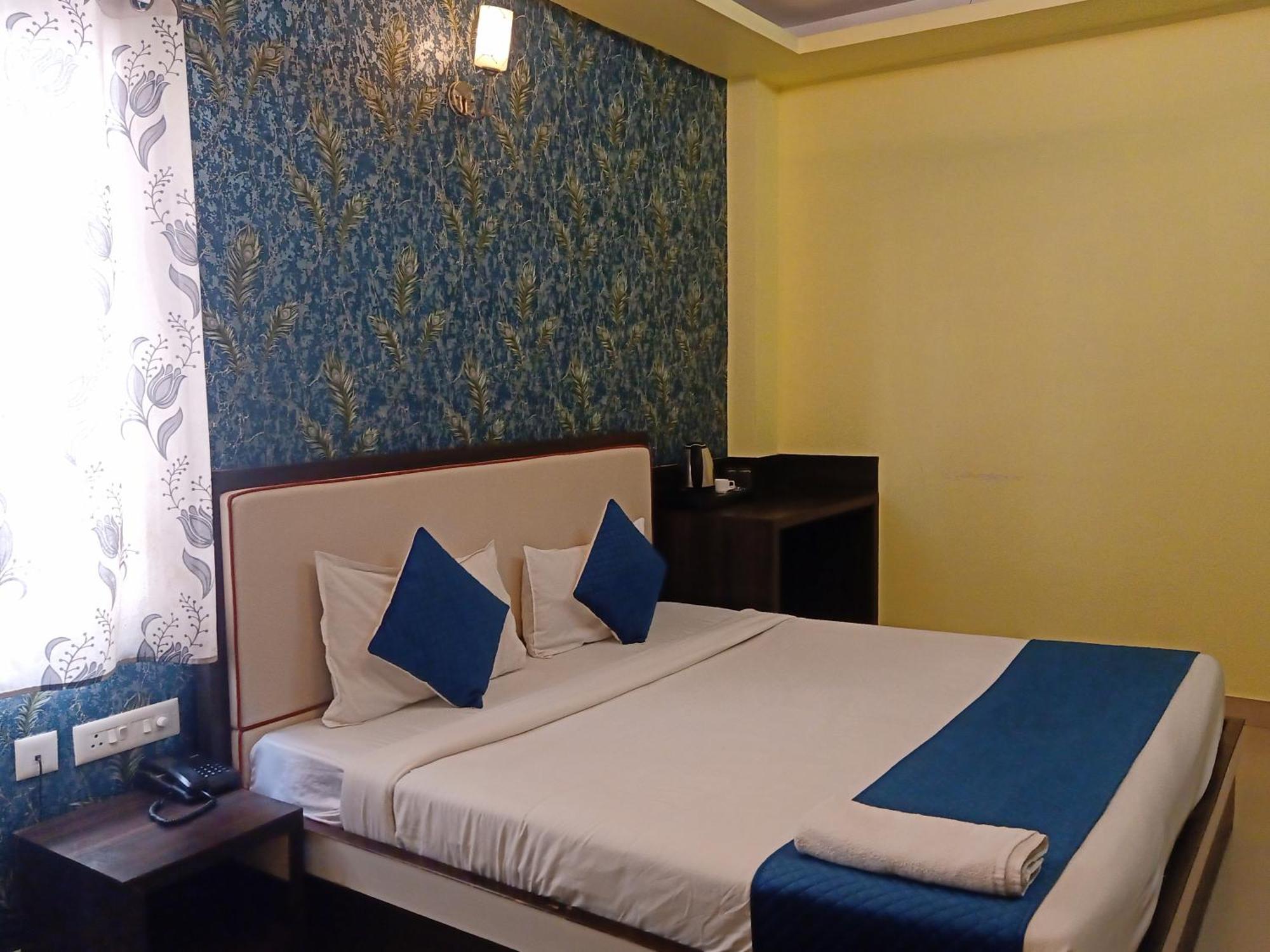 Hotel Janki International 3 Km From Kashi Vishwanath Temple Free Pickup From Railway Station Varanasi Dış mekan fotoğraf